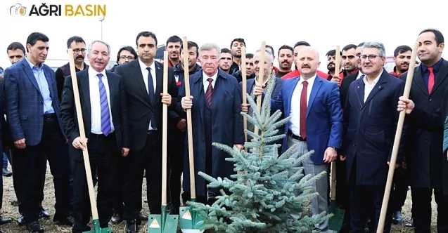 AİÇÜ’de Türkiye Yüzyılına Nefes Fidan Dikimi Etkinliği