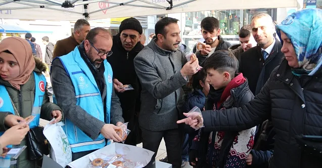 TDV Gençlik Kandil Simidi İkram Etti