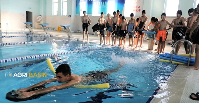 Patnos Yüzme Havuzu’nda İlk Kulaçlar Atıldı