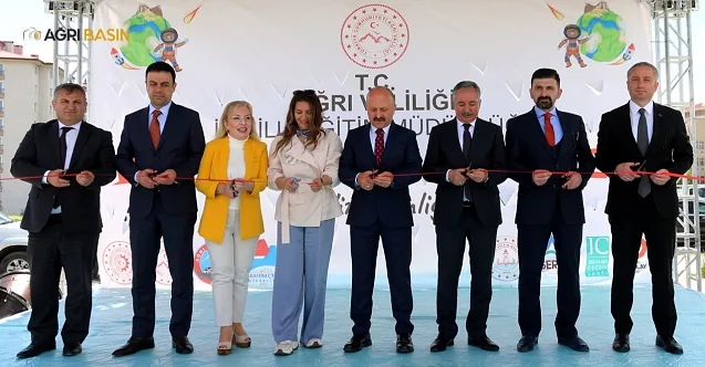 AİÇÜ Rektörü Prof. Dr. KARABULUT Bilim Şenliği’ne Katıldı