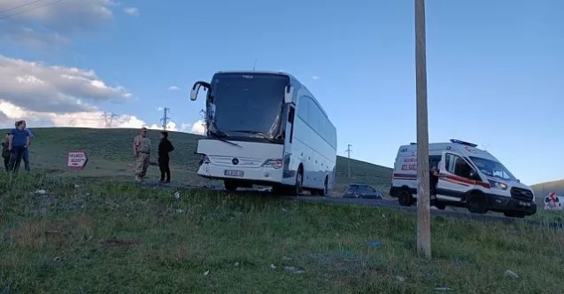 Ağrı’da Otobüs İle Kamyonet Kaza Yaptı