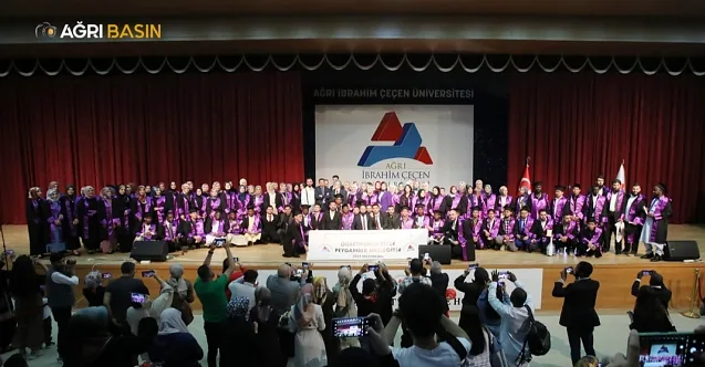 AİÇÜ İslami İlimler Fakültesi’nde Mezuniyet Töreni Düzenlendi