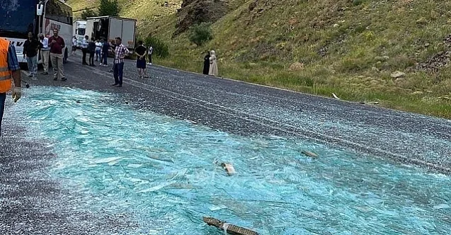 Erzurum-Ağrı Yolunda Cam Yüklü Tırın Çadırı Açıldı!