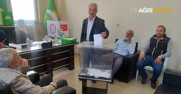 HÜDA PAR Eleşkirt İlçe Başkanı Nurettin Polat güven tazeledi