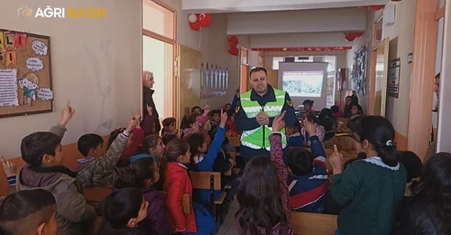 Ağrı’da 565 Öğrenciye Jandarma Tarafından Trafik Eğitimi Verildi