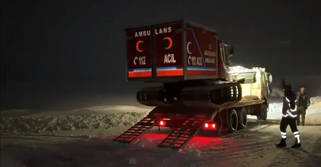 Ağrı Hamur’da Hamile Kadın Paletli Ambulansla Hastaneye Ulaştırıldı