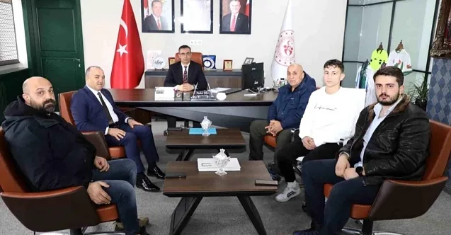 Ağrılı Boksör Mir Boran Yıldırım, Türkiye İkinciliği Başarısıyla Onurlandırıldı