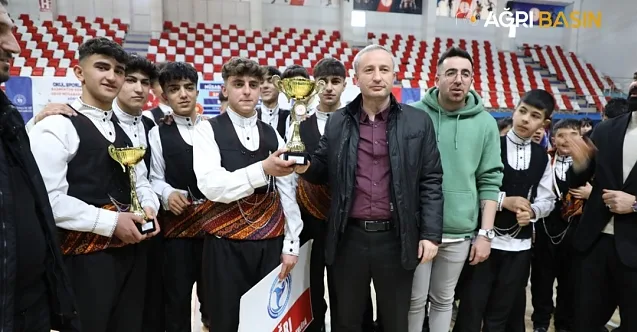 Ağrı’da Halk Oyunları Heyecanı Yaşandı