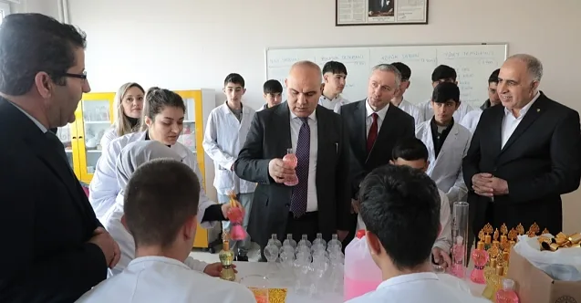 Vali Mustafa Koç, TOBB Meslek Lisesi’nde Hijyen Malzemeleri Üretimini Denetledi