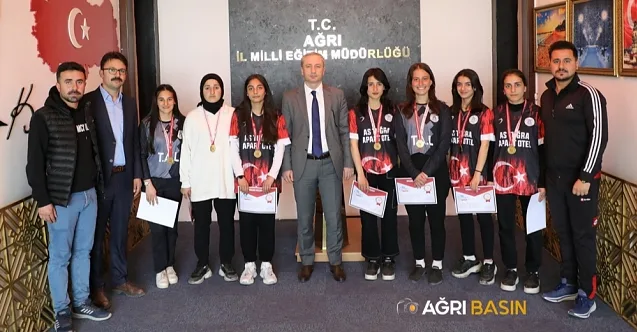 Taşlıçay Anadolu Lisesi Kız Futsal Takımı hedef Türkiye Şampiyonluğu