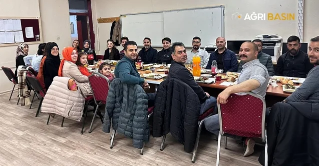Hamur Milli Eğitim Müdürü Özmüş’ten köy öğretmenlerine sürpriz