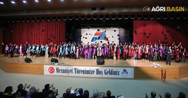 AİÇÜ’de 3,540 Öğrenci Diplomalarını Aldı