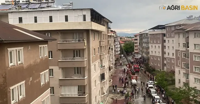 Ağrı’da Çatı Yangını: 1 Kişi Dumandan Etkilendi