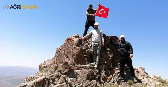 Ağrı’da 15 Temmuz Kösedağ’a zirve tırmanışıyla kutlandı