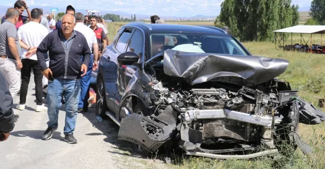 Ağrı’da İki Araç Kazaya Karıştı! 13 Kişi Yaralandı