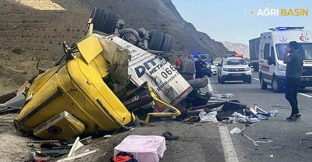 Erzincan’da Tır ve Ticari Araç Çarpıştı: 4 Ölü, 2 Yaralı