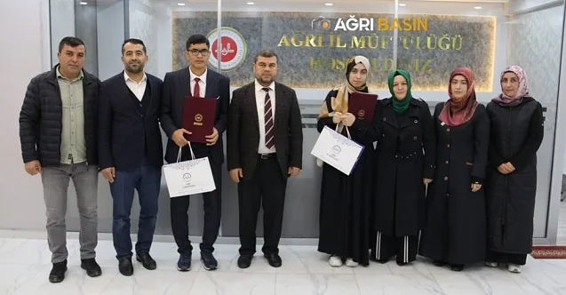 Ağrı’da Öğrenciler Hafızlık Belgelerini Aldı