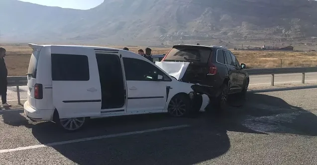 Ağrı’da İki Ayrı Trafik Kazası: 2’si Ağır 9 Yaralı