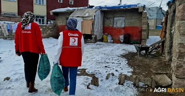 Türk Kızılayı Ağrı’da Kışlık Yardımlar Yapıyor