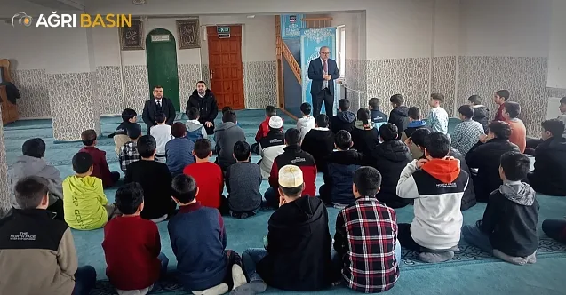 Başkanlık Vaizi Mustafa Acar, Ağrı’da Hafız Adaylarıyla Buluştu