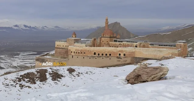 Tarihi İshak Paşa Sarayı Karlar Altında