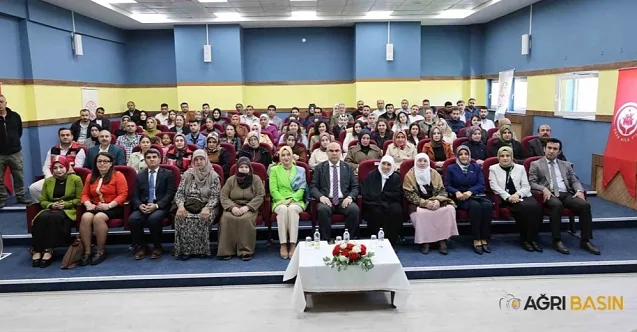 Ağrı’da Anneler Günü’nde anlamlı söyleşi düzenlendi