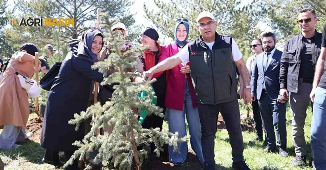 Ağrı’da “Orman Benim” etkinliğiyle fidanlar dikildi