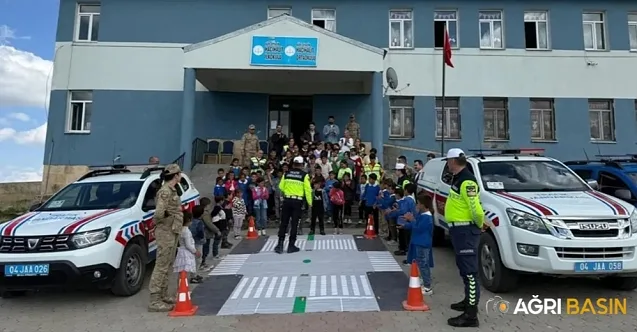 Diyadin’de öğrencilere trafik eğitimi verildi