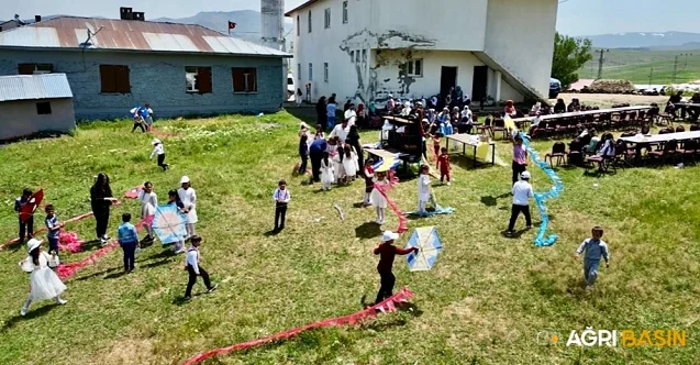 Ağrı’da Köy Çocukları İlk Kez Uçurtma Uçurdu