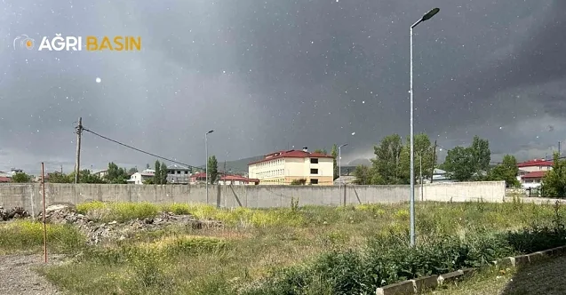 Diyadin’de Aniden Bastıran Dolu Hayatı Felç Etti