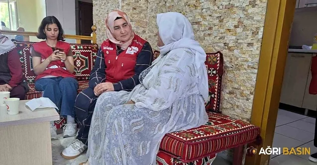 Kızılay Gönüllülerinden Huzurevinde Duygulu Ziyaret