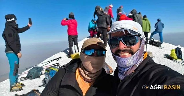 Yabancı Dağcılar Ağrı Dağı Zirvesine Ulaştı