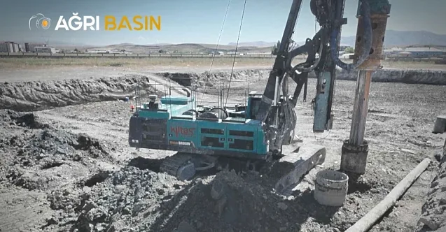 Ağrı İl Özel İdaresinin yeni hizmet binasında çalışmalar hızlandı