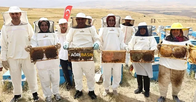 Ağrı’da kadınlar bal üretimiyle ekonomiye katkı sağlıyor
