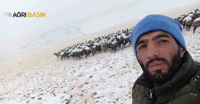 Ağrı Dağı ve köyler mevsimin ilk karıyla beyaza büründü