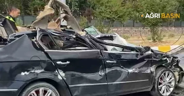 Ağrı Patnos’ta koyun yüklü tır otomobile çarptı