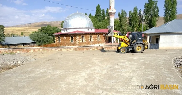 Eleşkirt Abdiköy’de 2 bin metrekare kilit parke tamamlandı