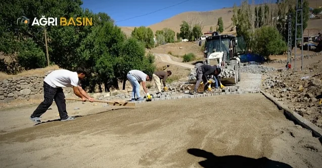 Ağrı’da Karlıca ve Bozkaş köy yolları yenilendi