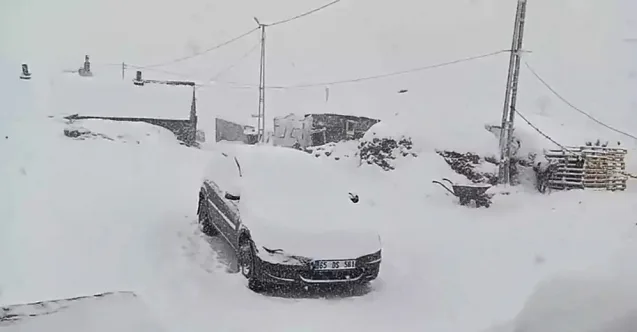 Ağrı’da Yüksek Kesimler Mevsimin İlk Karıyla Beyazlandı