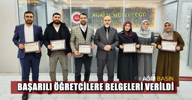 Ağrı’da Kur’an Kursu Öğreticilerine Başarı Belgesi
