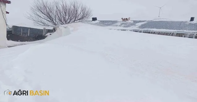 Gündoğdu’da Kar Esareti: Evler Beyaz Yığınların Altında Kaldı