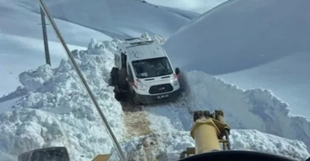 Ağrı’da 2 Metrelik Karda Hasta Kurtarma Operasyonu