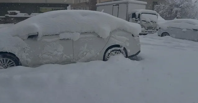 Patnos’ta bahar beklenirken 40 santim kar yağdı