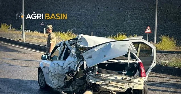 Ağrı-Hamur Kavşağında Zincirleme Kaza: 2 Yaralı