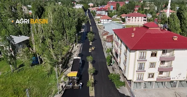 Patnos’ta Yol Yenileme ve Asfalt Çalışmaları Sürüyor