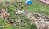 Ağrı’da Heyelan Köye Dayandı, Yarıklar Oluştu