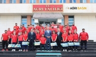 Ağrılı Şampiyon Sporculara Valilikte Tebrik