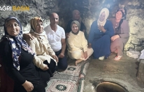 Taşlıçay Kaymakamı, köy ziyaretinde tandır başına geçti
