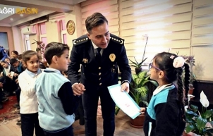 Ağrı’da Minik Eller Polisle Buluştu: Emniyette Heyecan Dolu Gün!