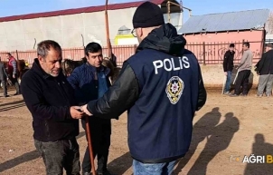 Ağrı Polisinden Hayvan Pazarında Bayram Mesaisi